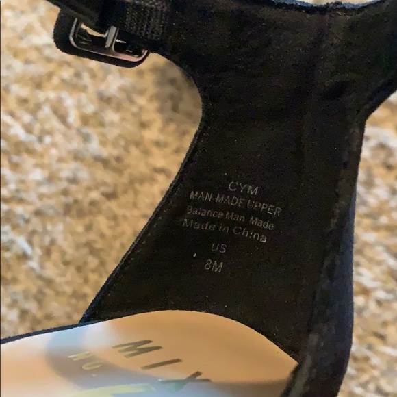 Classic black strap heel - Picture 5 of 5